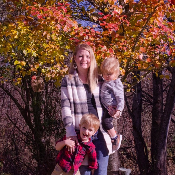 Meet your Posher, Kim - Picture 2 of 2